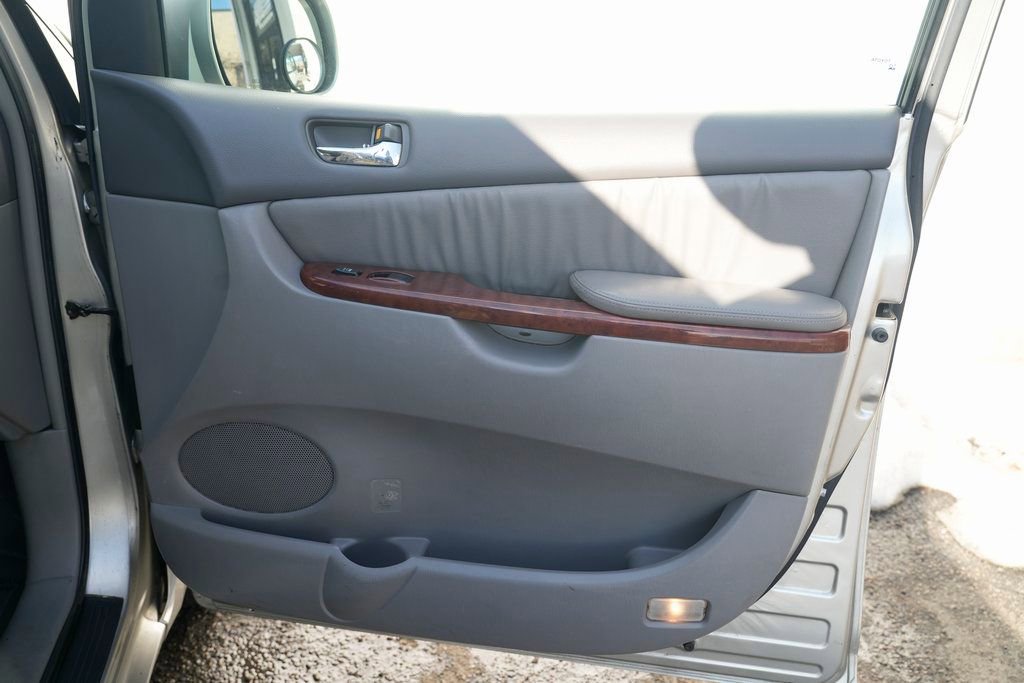 Used 2005 Toyota Sienna XLE image 25