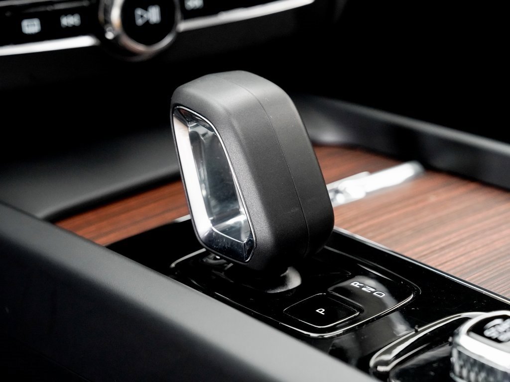 Used 2024 Volvo XC60 T8 Plus image 18