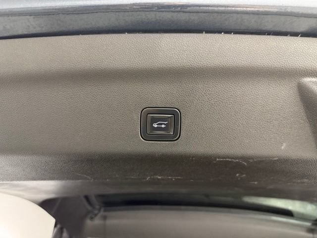 Used 2021 Chevrolet Suburban RST w/ Luxury Package AWD/4WD image 9