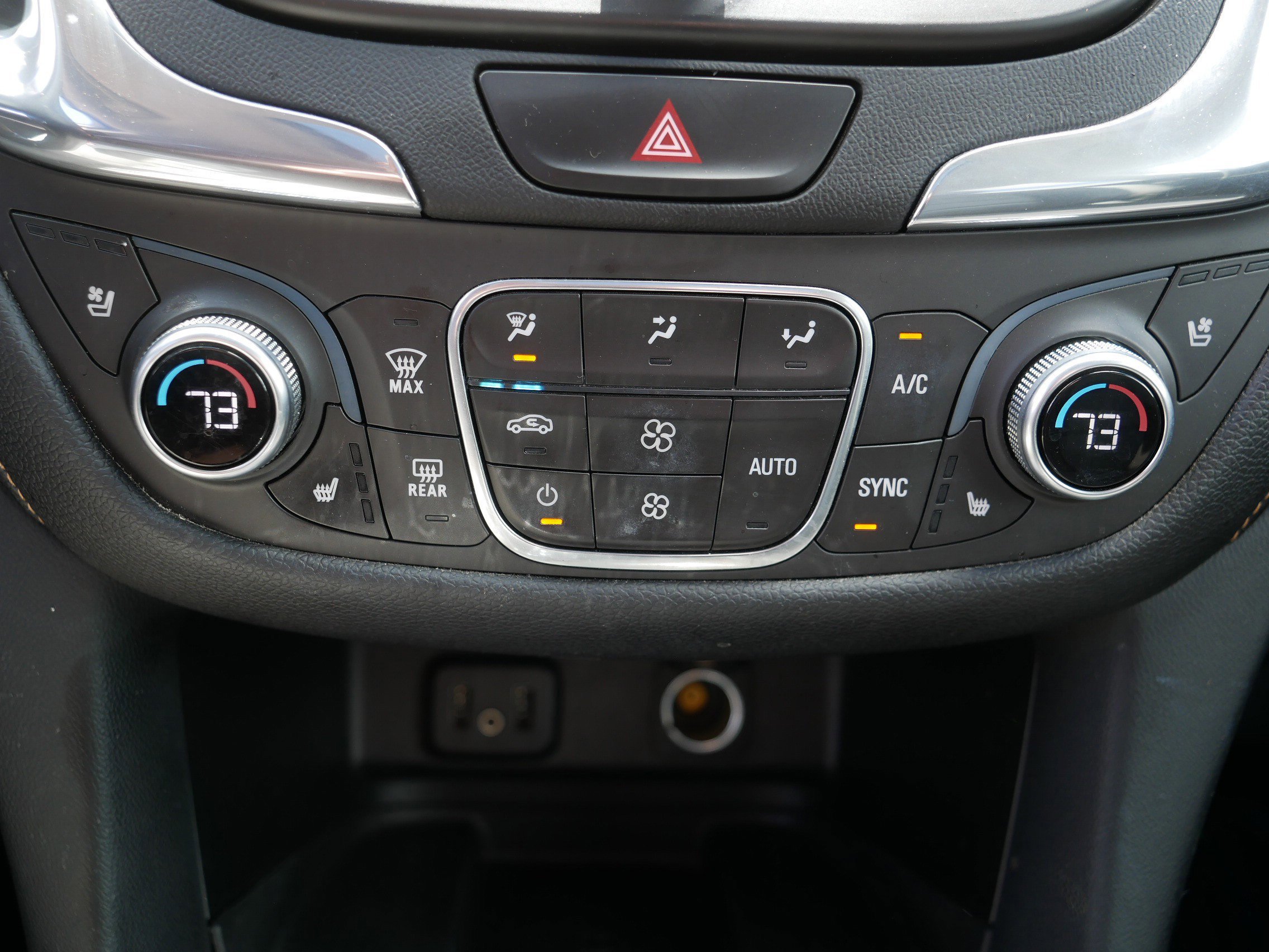 Used 2018 Chevrolet Equinox Premier AWD/4WD image 27