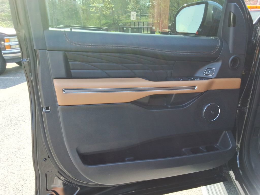 Used 2023 Ford Expedition Max Platinum RWD image 22