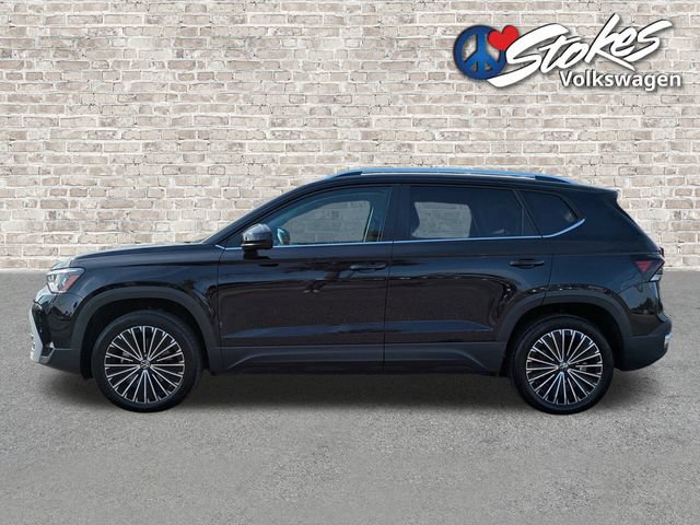 Certified 2025 Volkswagen Taos SE FWD image 7