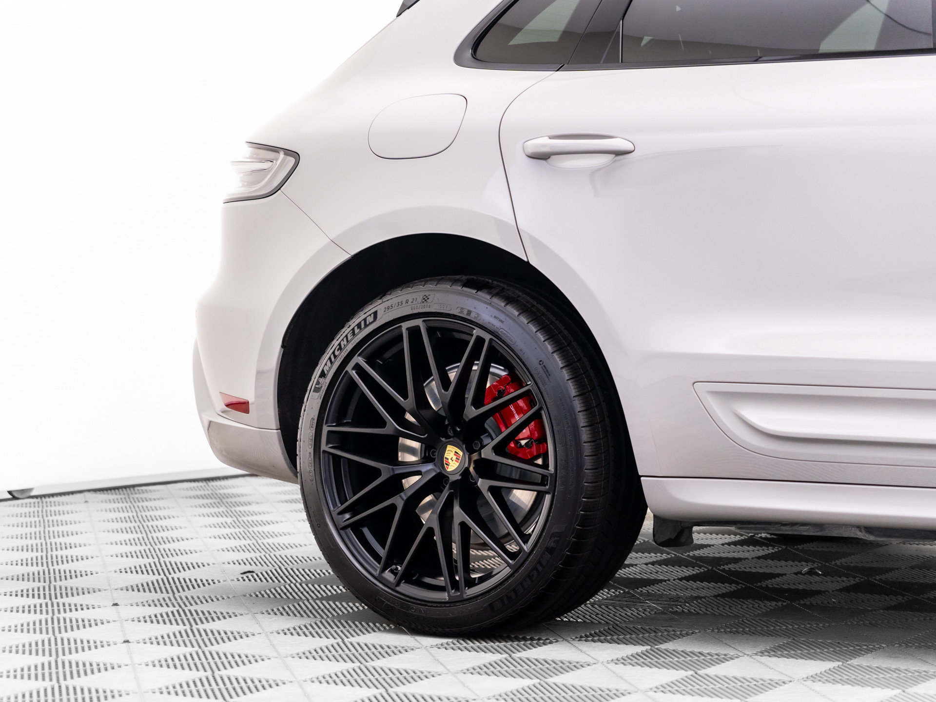 Certified 2023 Porsche Macan GTS w/ Premium Package Plus AWD/4WD image 36