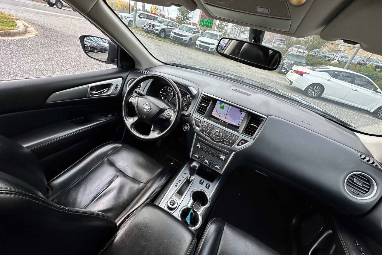 Used 2020 Nissan Pathfinder SL image 16