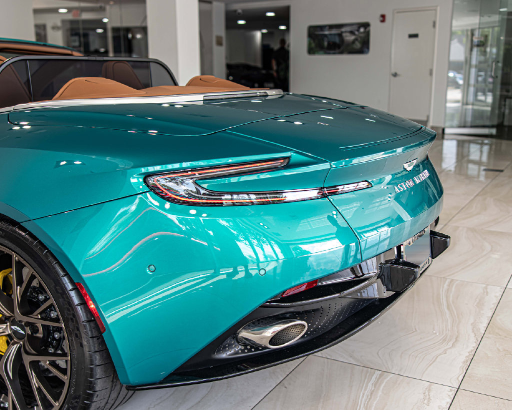 Used 2025 Aston Martin DB12 Convertible RWD image 14