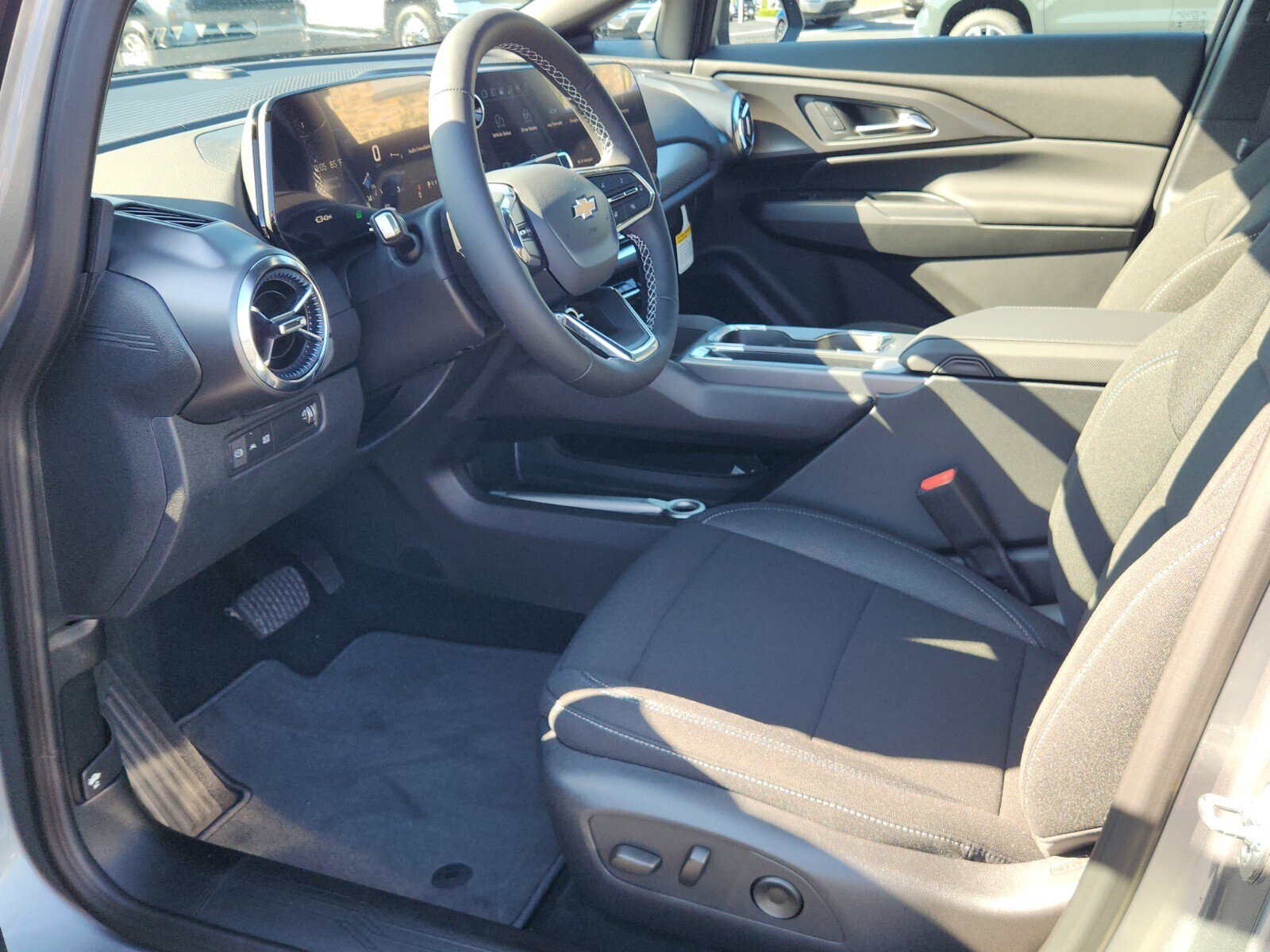 New 2026 Chevrolet Equinox EV LT w/ Comfort Package AWD/4WD image 6
