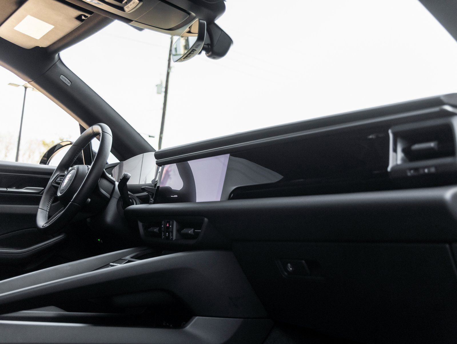 Certified 2025 Porsche Macan Electric image 45