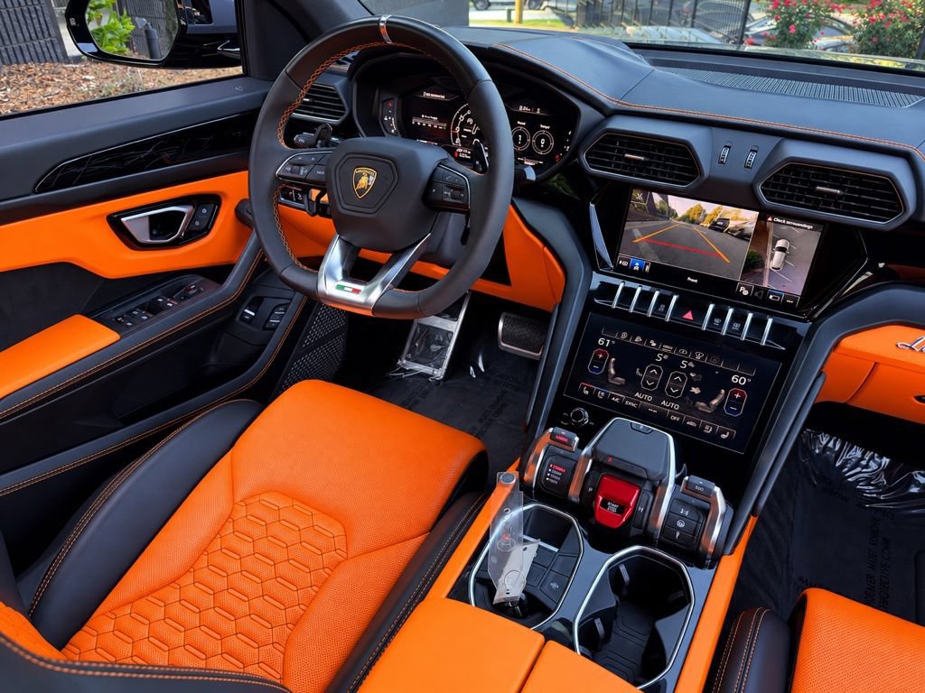 Used 2022 Lamborghini Urus AWD/4WD image 42