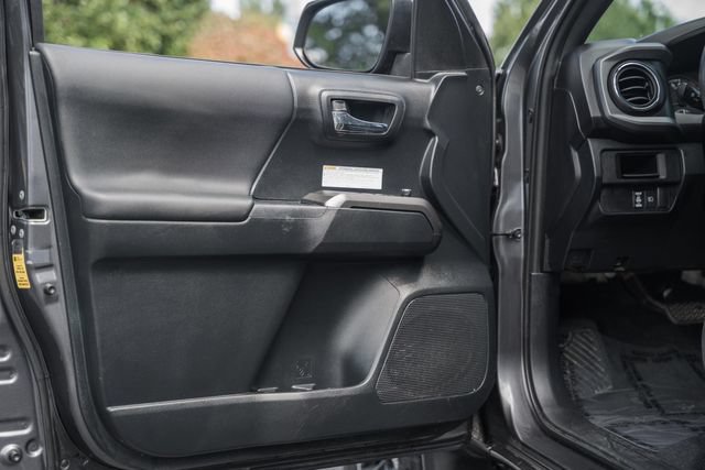 Used 2018 Toyota Tacoma TRD Off-Road w/ Four Season Floor Mat Package AWD/4WD image 38