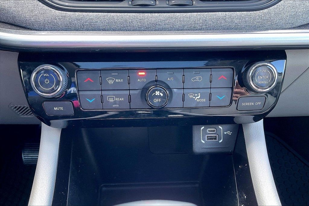 Used 2022 Jeep Compass Latitude w/ Sun and Sound Group image 32