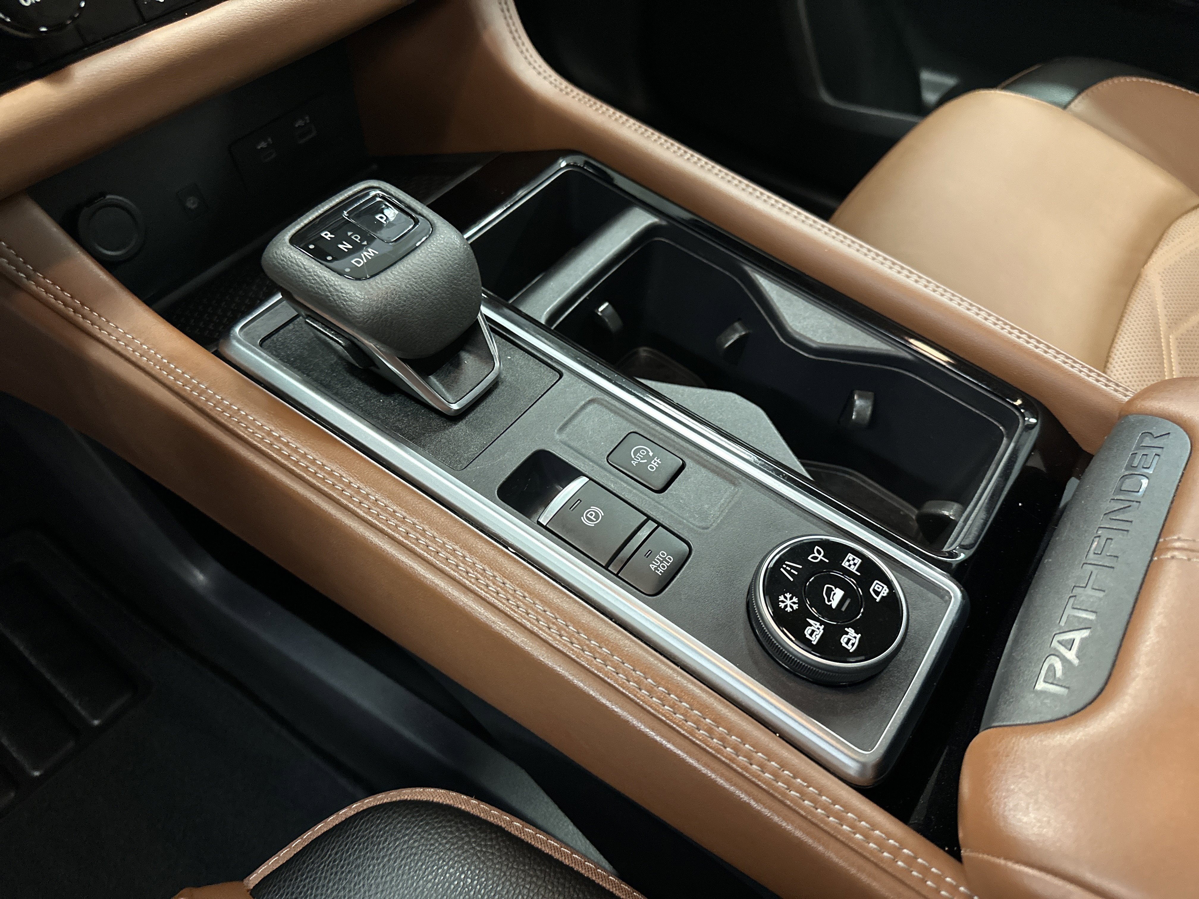 Used 2023 Nissan Pathfinder Platinum image 34