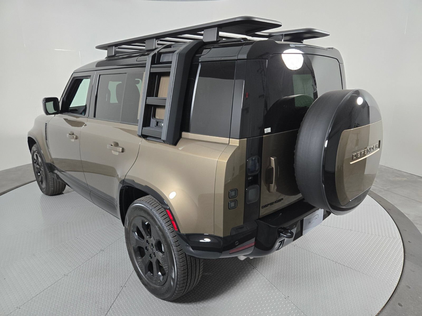 New 2026 Land Rover Defender 110 X-Dynamic SE AWD/4WD image 17