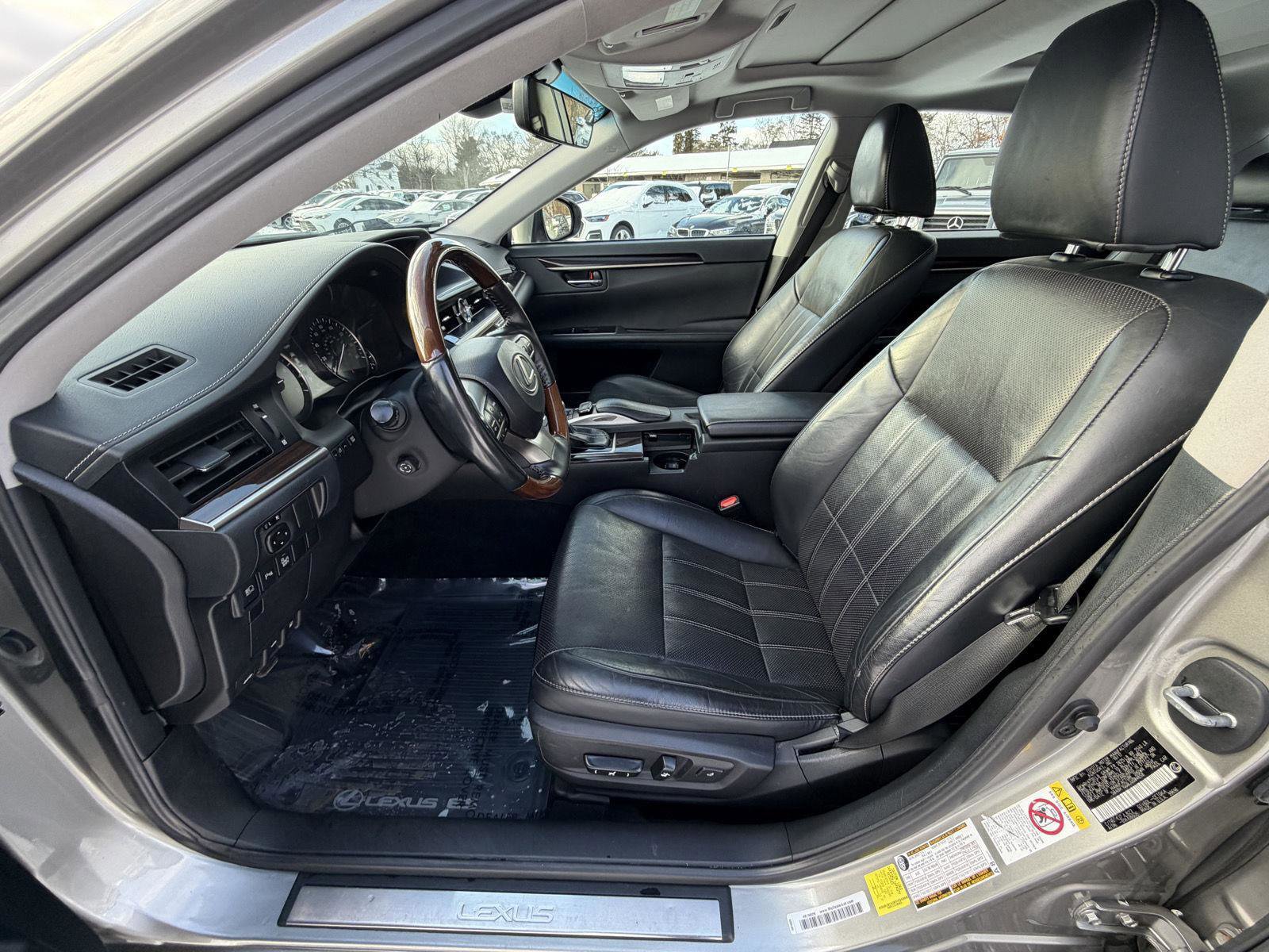 Used 2018 Lexus ES 350 w/ Luxury Package w/Wood Trim image 13