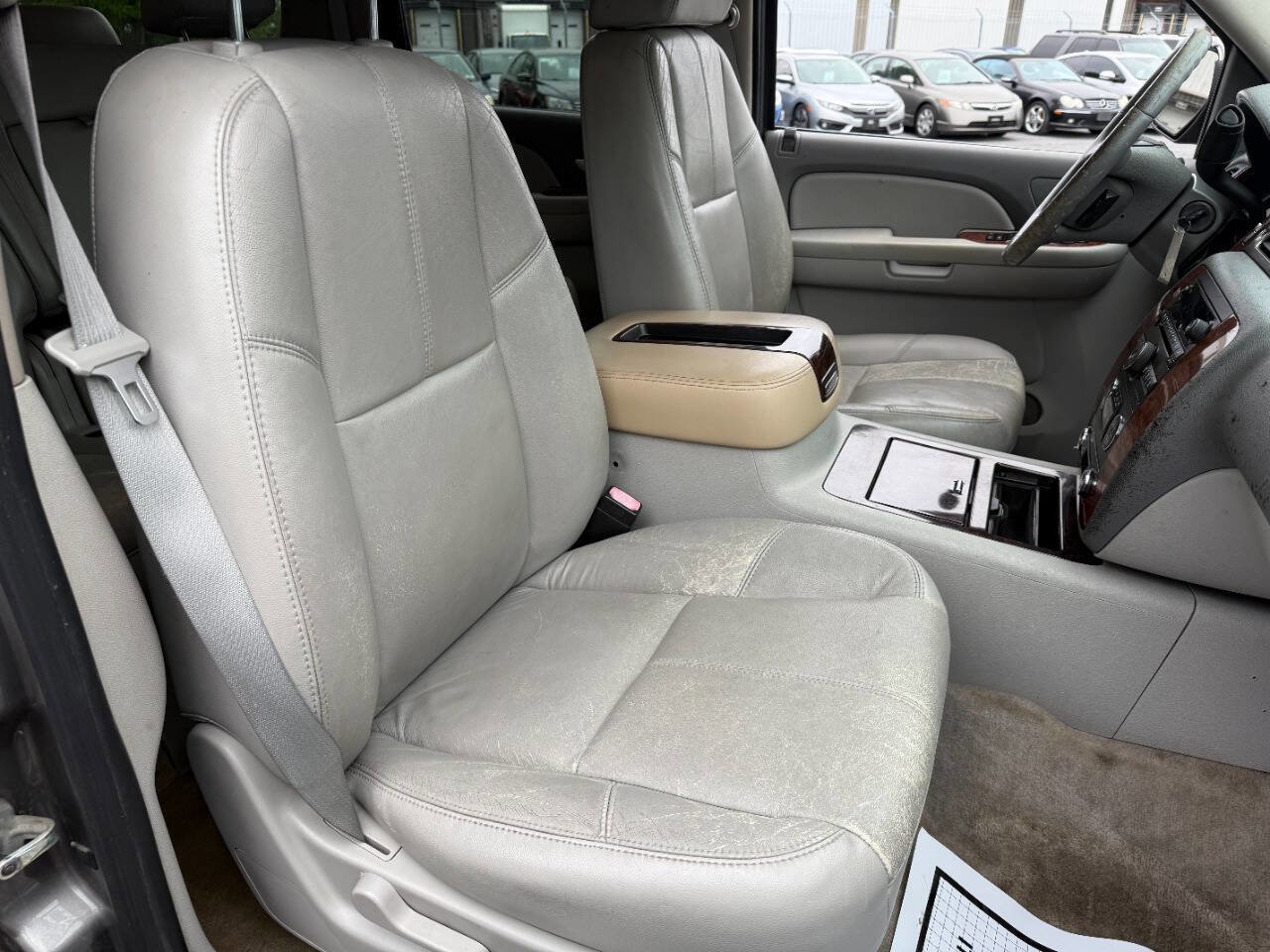 Used 2007 Chevrolet Suburban 2500 LT w/ LT Preferred Equipment Group AWD/4WD image 32