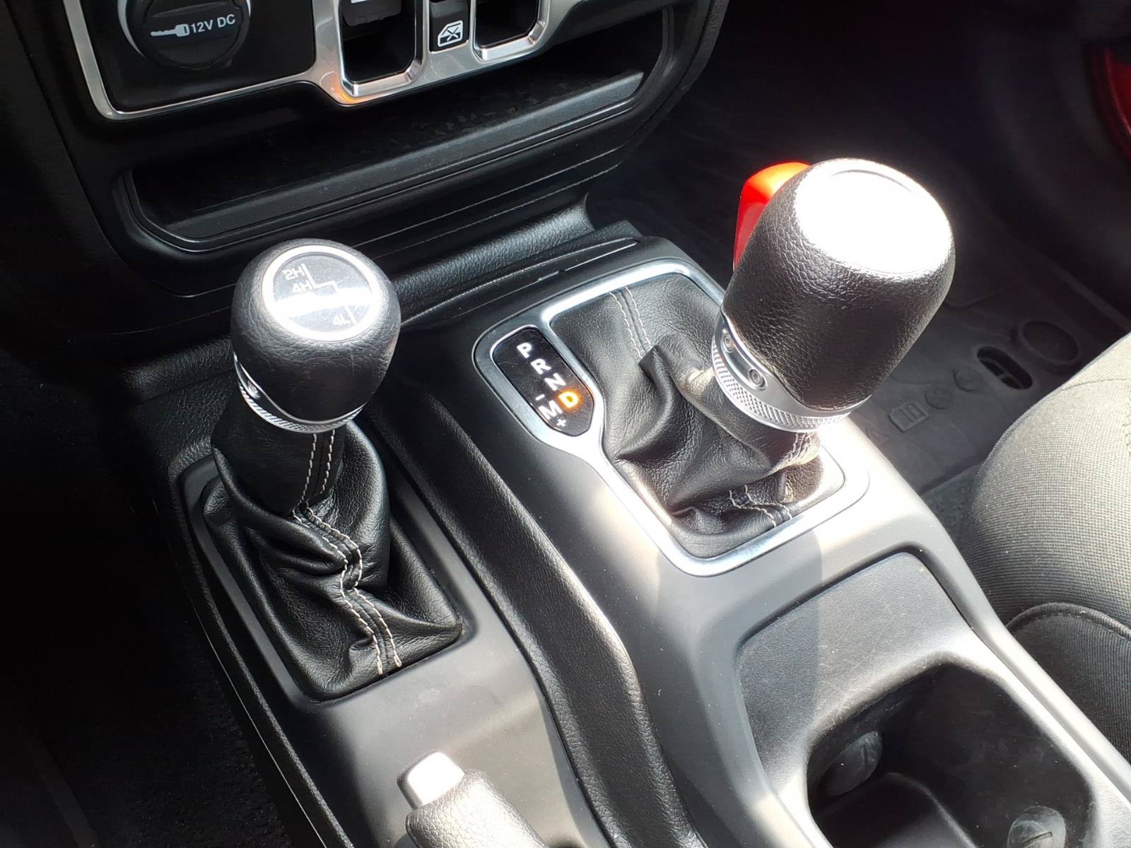 Used 2022 Jeep Gladiator Overland w/ Cold Weather Group AWD/4WD image 23