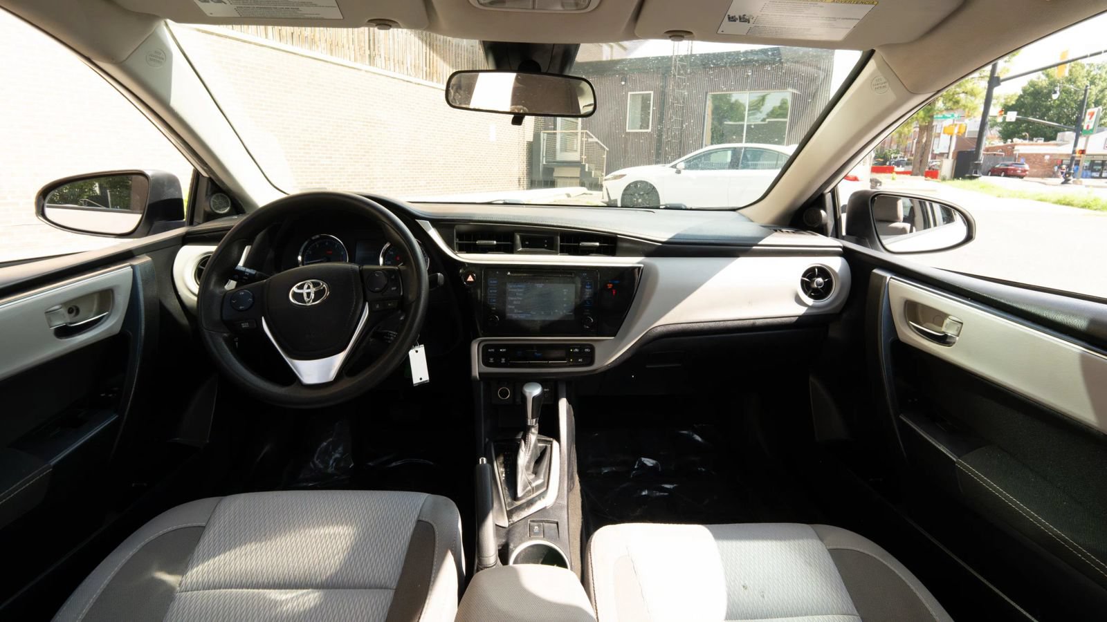 Used 2019 Toyota Corolla LE FWD image 24