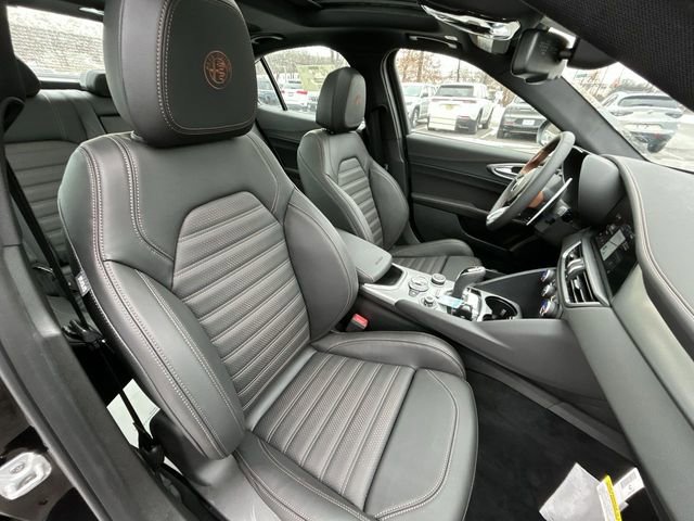 New 2025 Alfa Romeo Giulia AWD w/ Driving Assist Package image 15