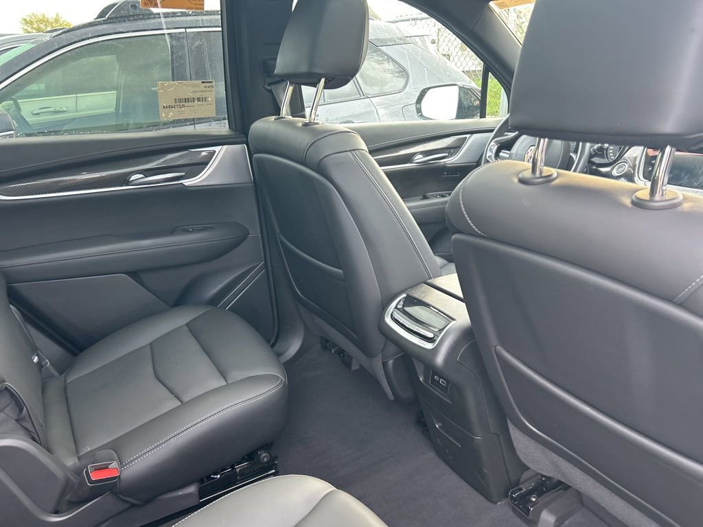 Used 2024 Cadillac XT6 Sport w/ LPO, ONYX Package AWD/4WD image 8