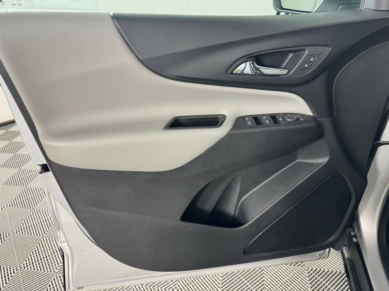 Used 2022 Chevrolet Equinox LS image 10