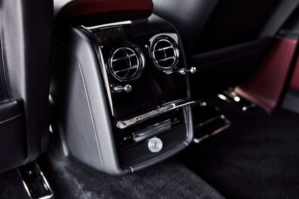 Used 2024 Rolls-Royce Phantom Sedan RWD image 69