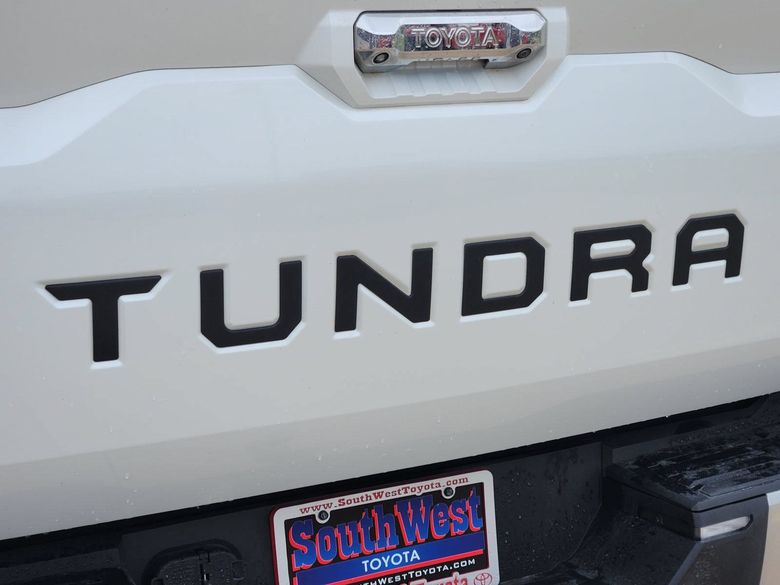 Used 2024 Toyota Tundra Limited AWD/4WD image 12