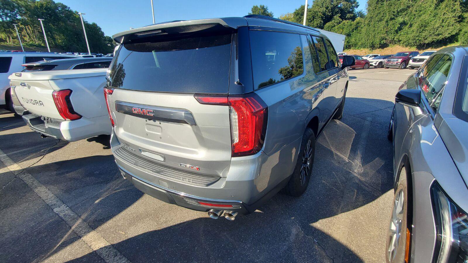 Used 2023 GMC Yukon XL AT4 w/ AT4 Premium Plus Package AWD/4WD image 10