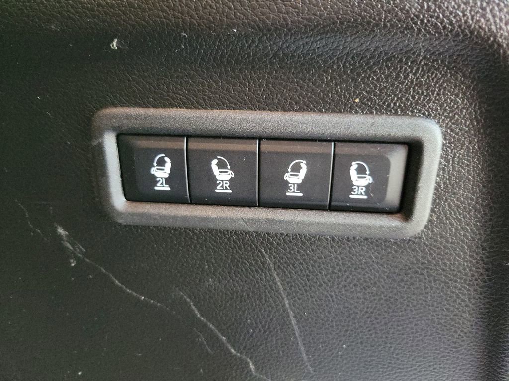 Used 2023 Jeep Wagoneer L Series II w/ Convenience Group I AWD/4WD image 15