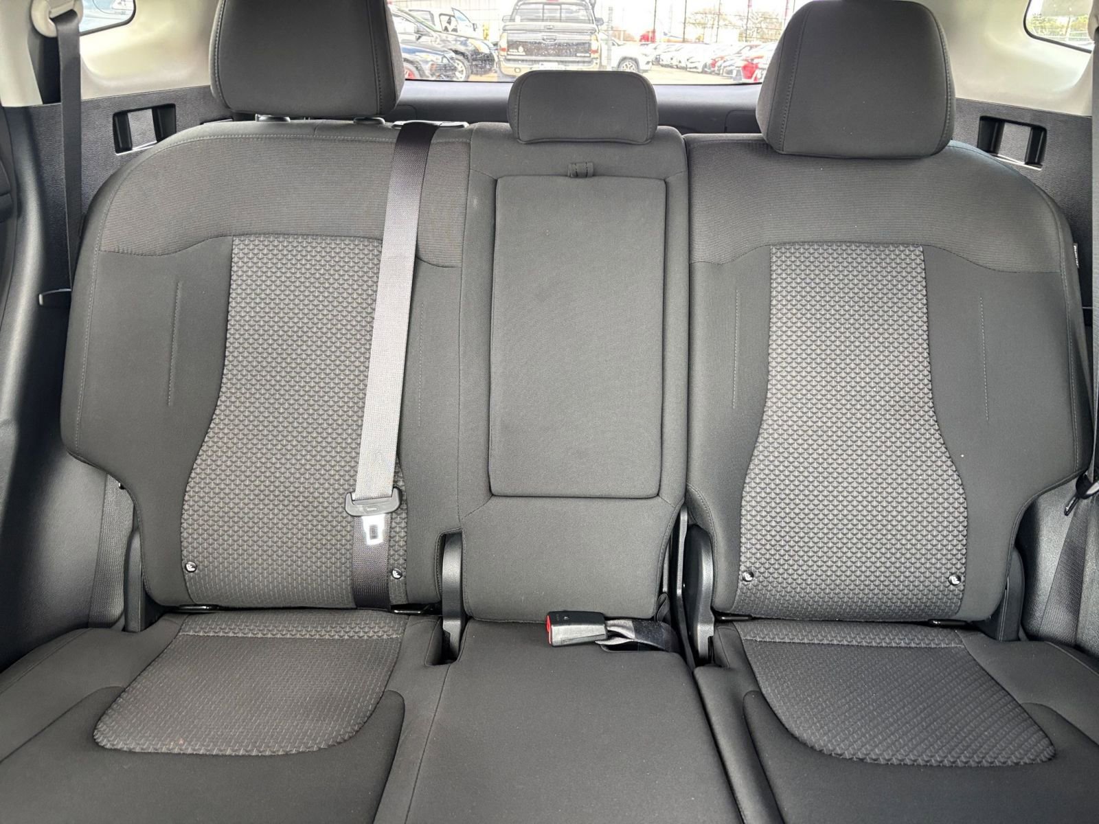 Used 2025 Kia Sportage LX image 37