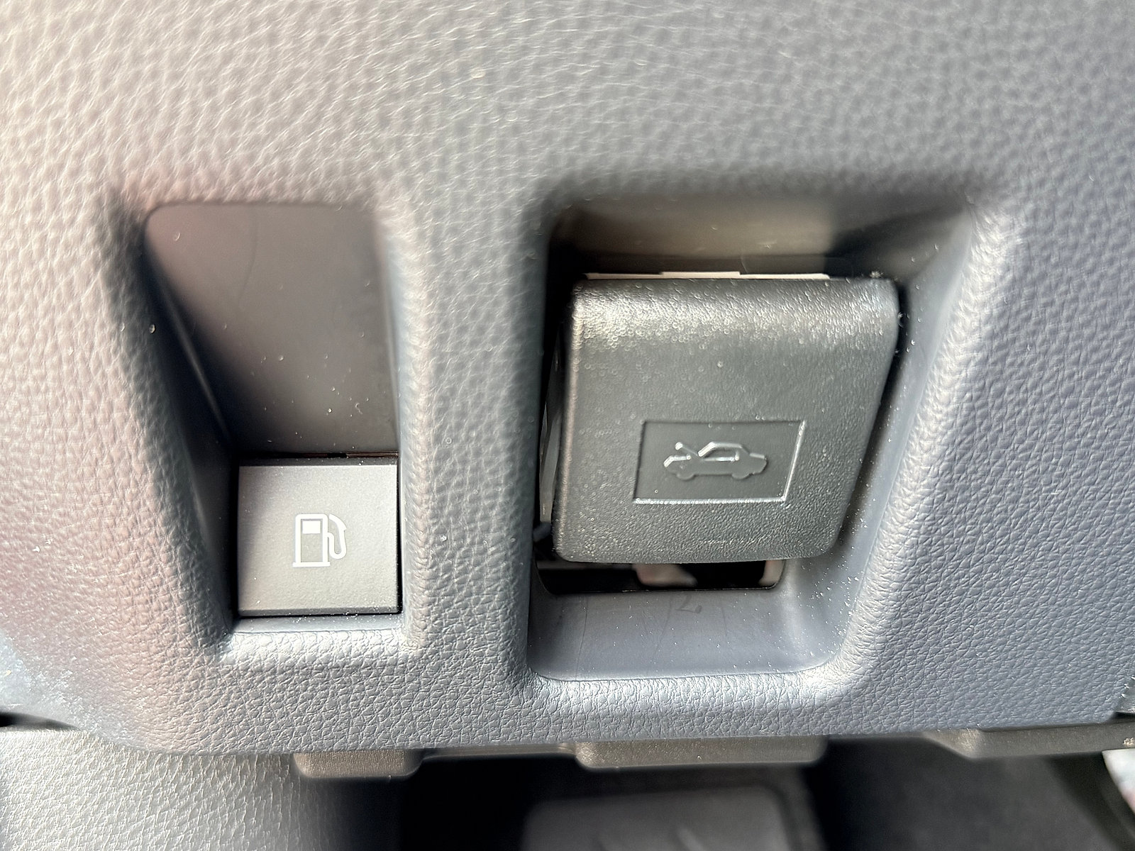Used 2026 Toyota RAV4 XLE Premium w/ Panoramic Sun Roof Package AWD/4WD image 19