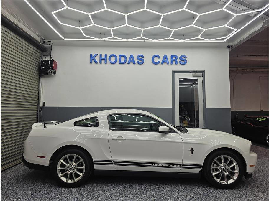 Used 2011 Ford Mustang Premium w/ 202A Rapid Spec Order Code RWD image 5
