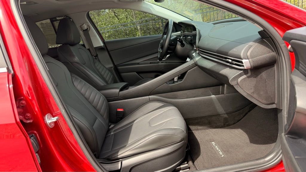 Used 2023 Hyundai Elantra Limited image 36
