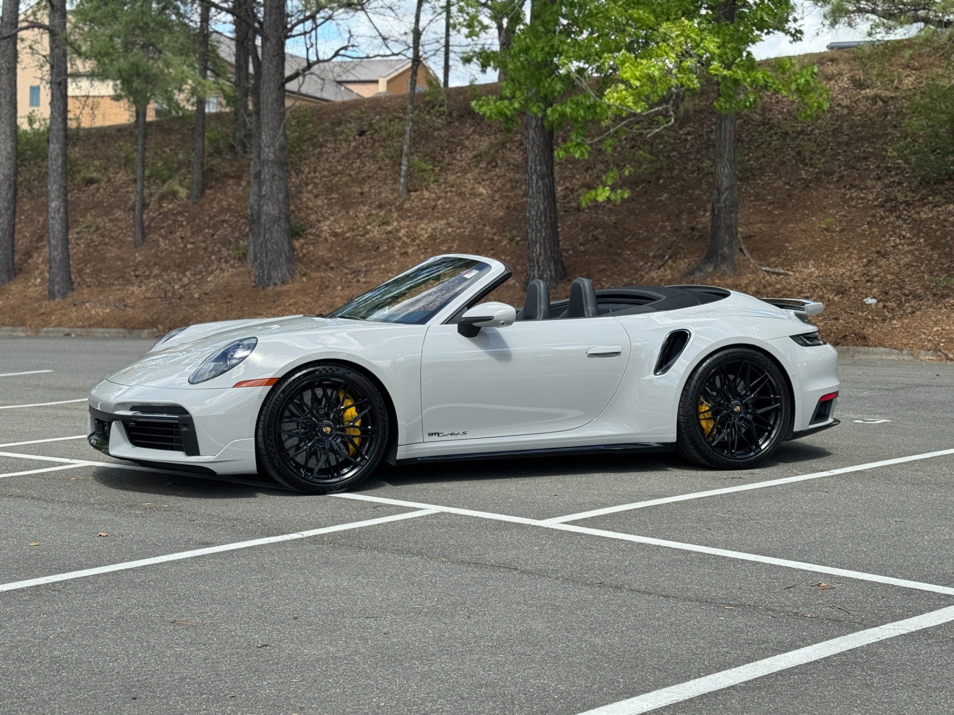 Used 2022 Porsche 911 Cabriolet AWD/4WD image 5