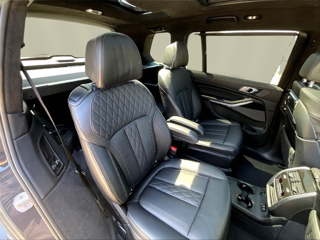 Used 2023 BMW X7 xDrive40i w/ Executive Package AWD/4WD image 25