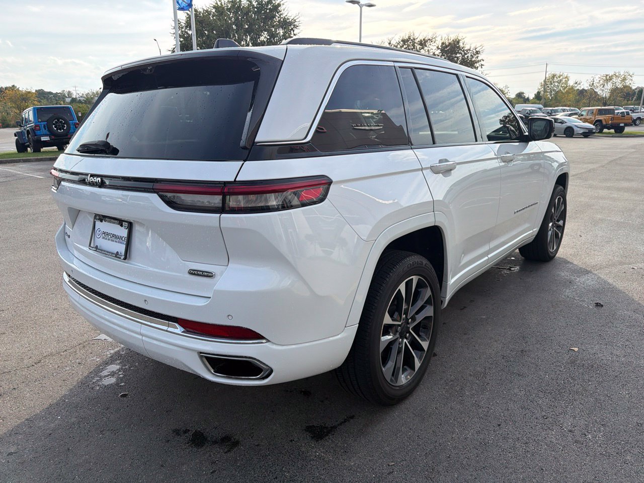 Used 2023 Jeep Grand Cherokee Overland w/ Luxury Tech Group IV AWD/4WD image 9