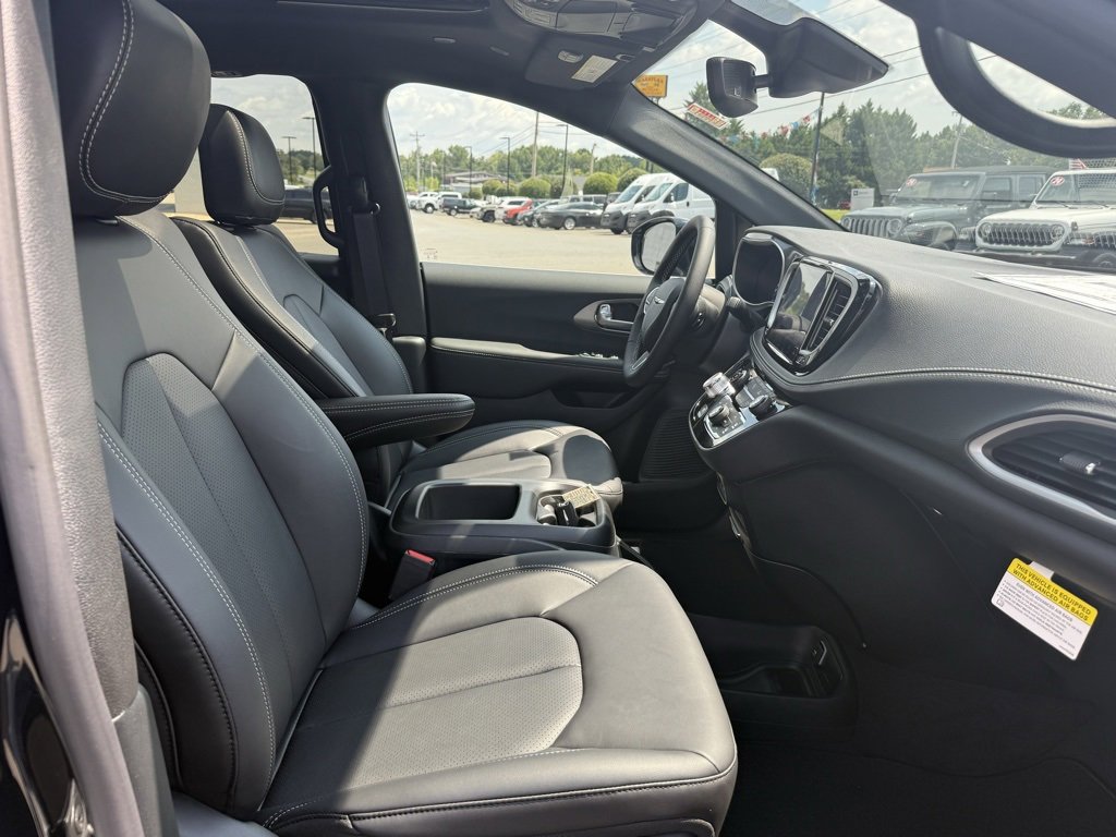 New 2026 Chrysler Pacifica Select image 33