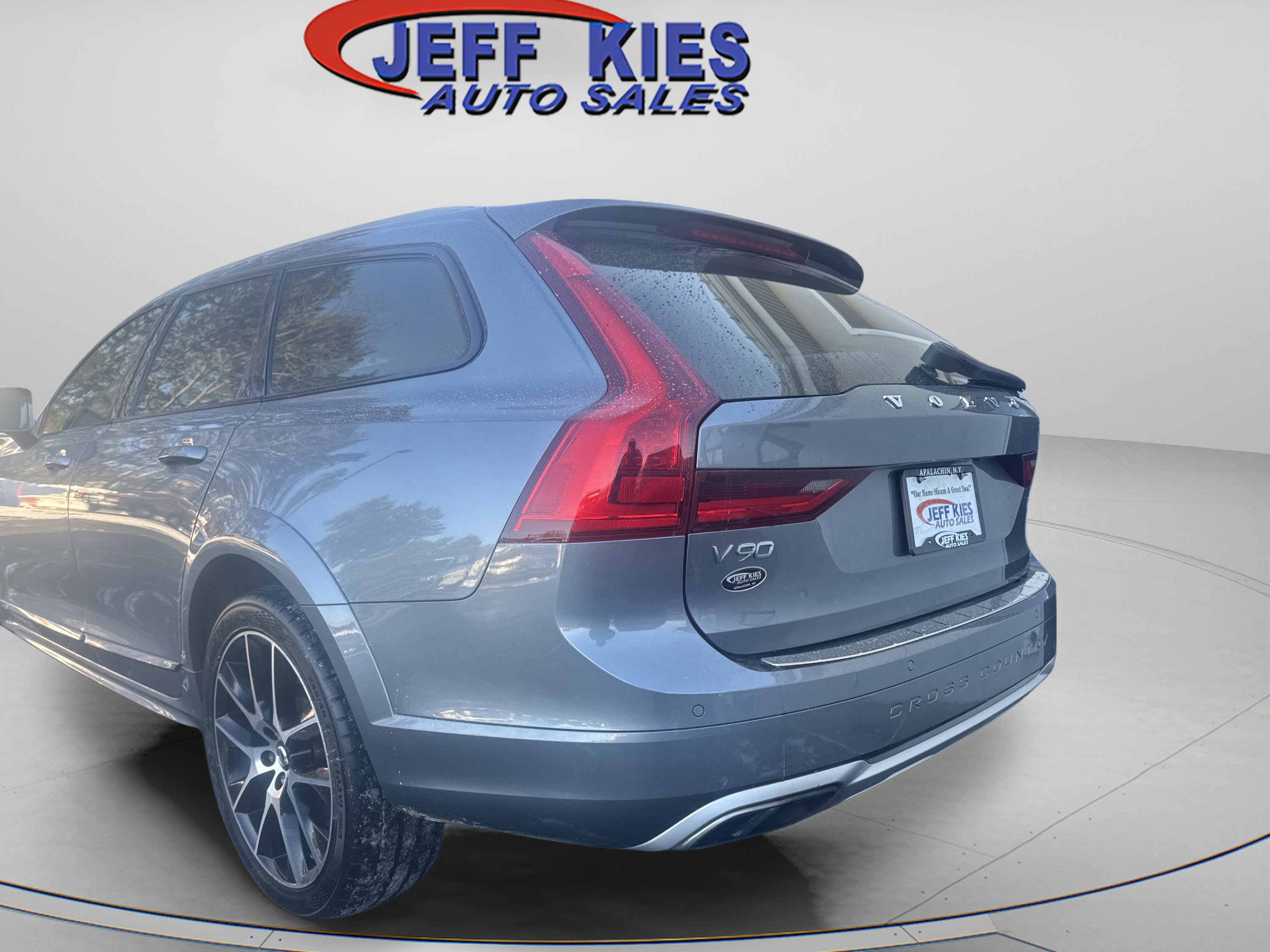 Used 2020 Volvo V90 T6 Cross Country image 7