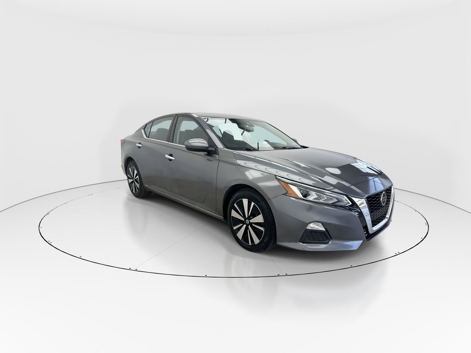 Used 2021 Nissan Altima 2.5 SV image 2