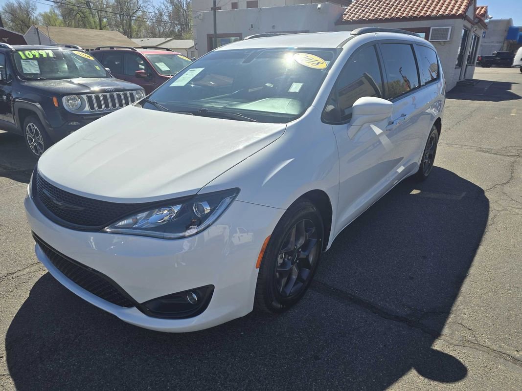 Used 2018 Chrysler Pacifica Touring-L w/ Premium Audio Group FWD image 3