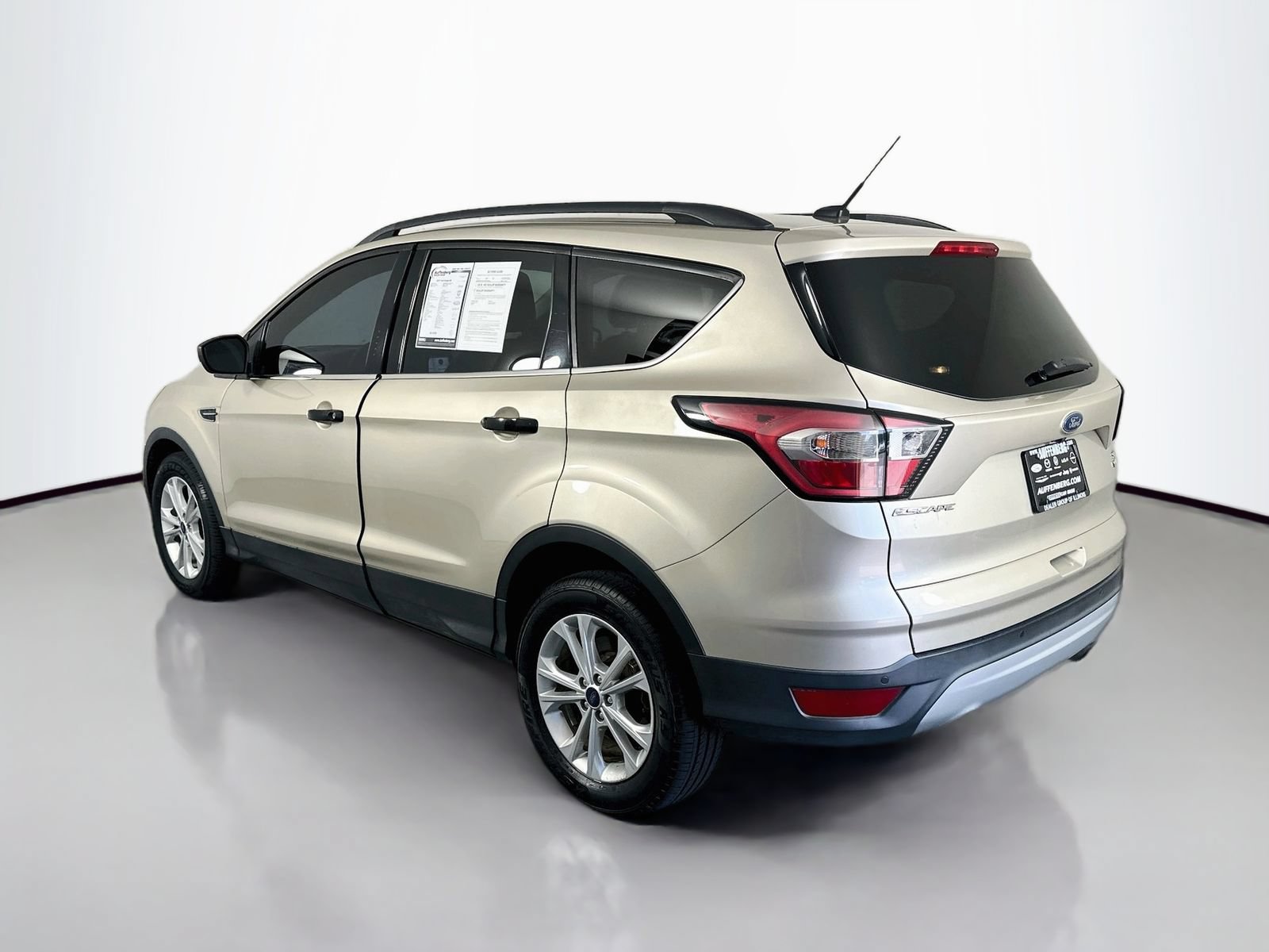 Used 2017 Ford Escape SE w/ SE Leather Comfort Package AWD/4WD image 5