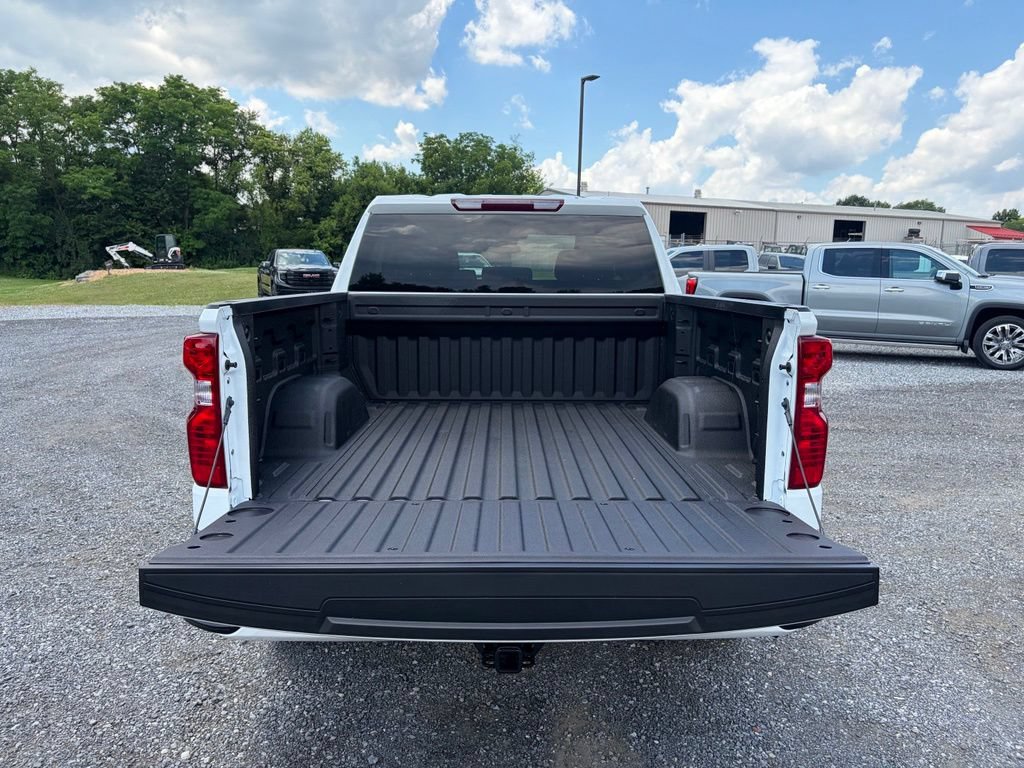 Used 2024 Chevrolet Silverado 1500 Custom w/ Dark Appearance Package AWD/4WD image 18