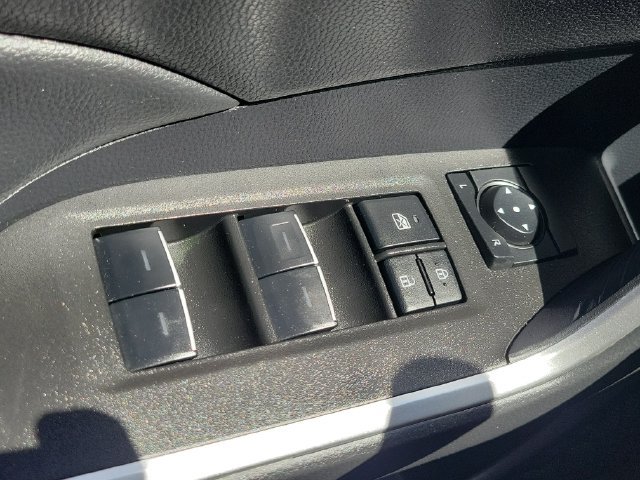 Used 2025 Toyota RAV4 XLE AWD/4WD image 17