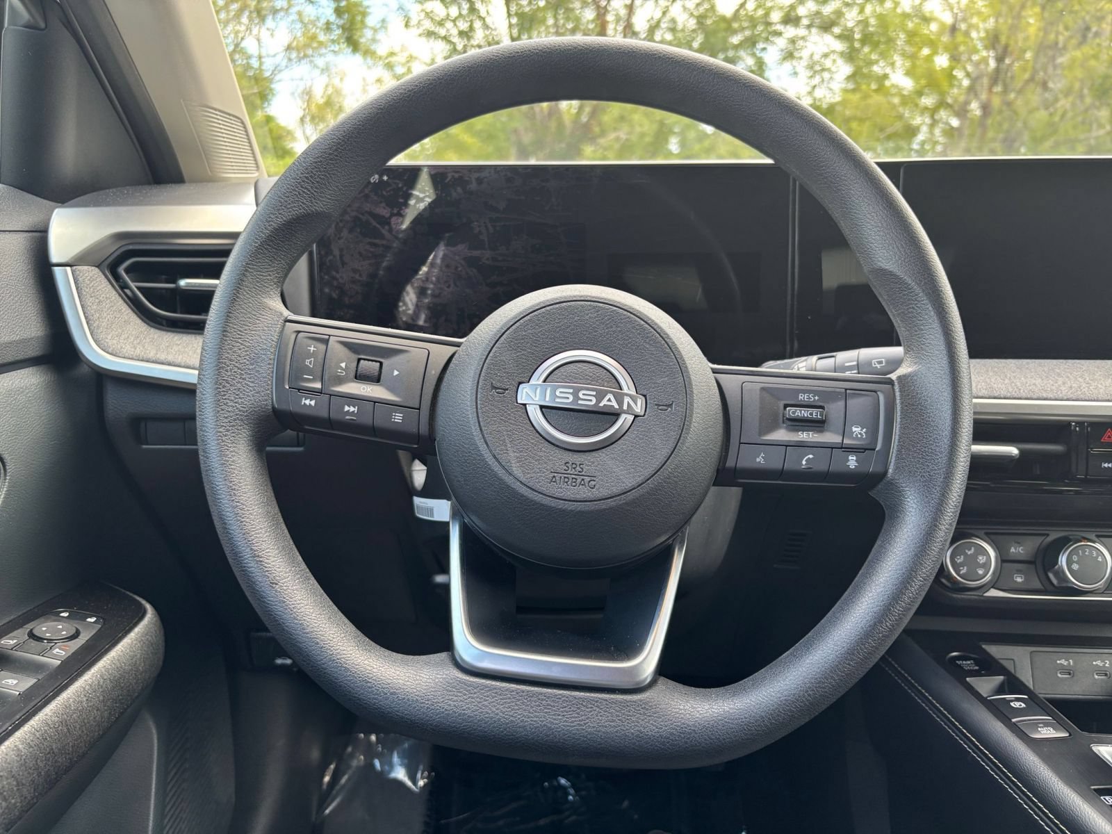 Used 2025 Nissan Kicks SV AWD/4WD image 25