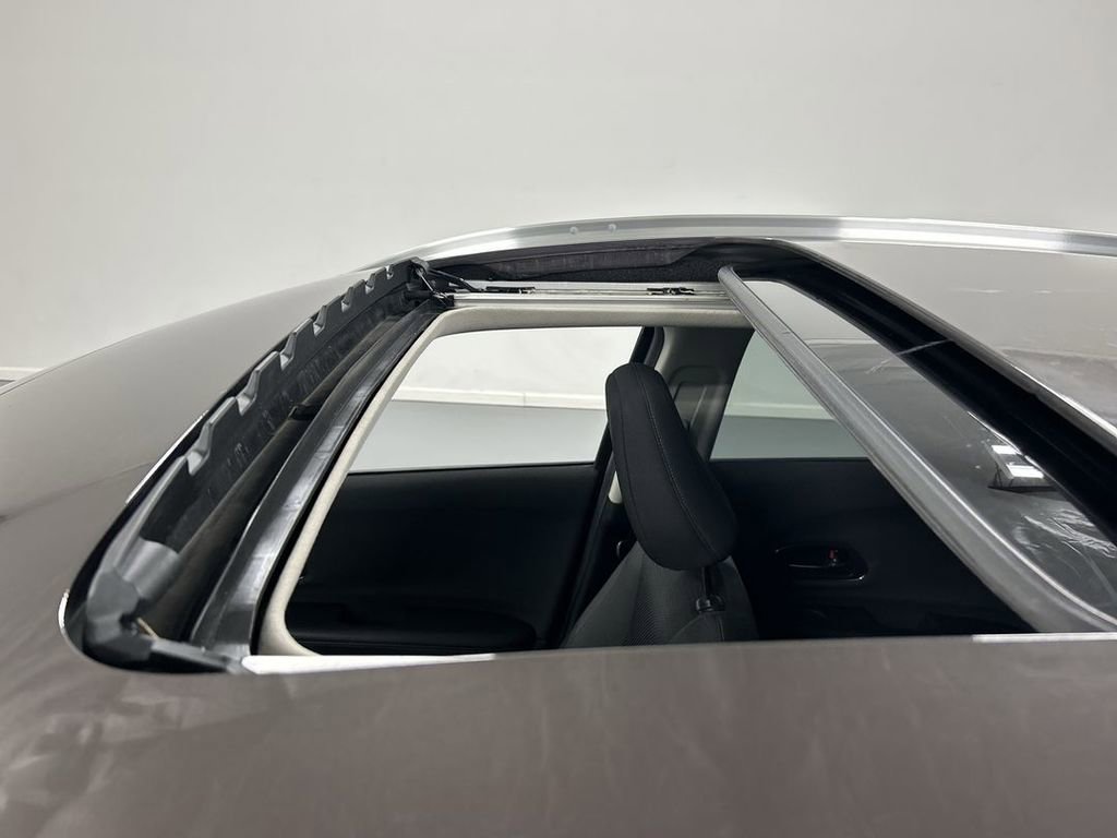 Used 2022 Honda HR-V EX image 21