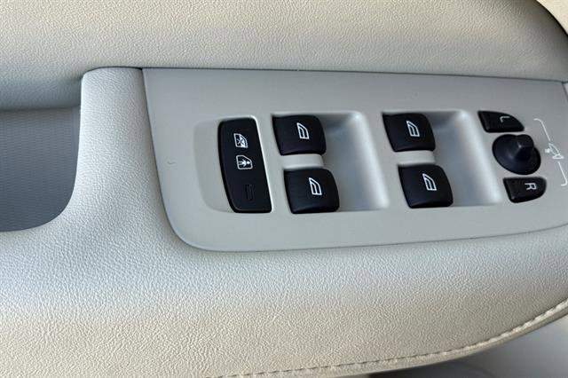 Certified 2023 Volvo XC60 T8 Ultimate image 11