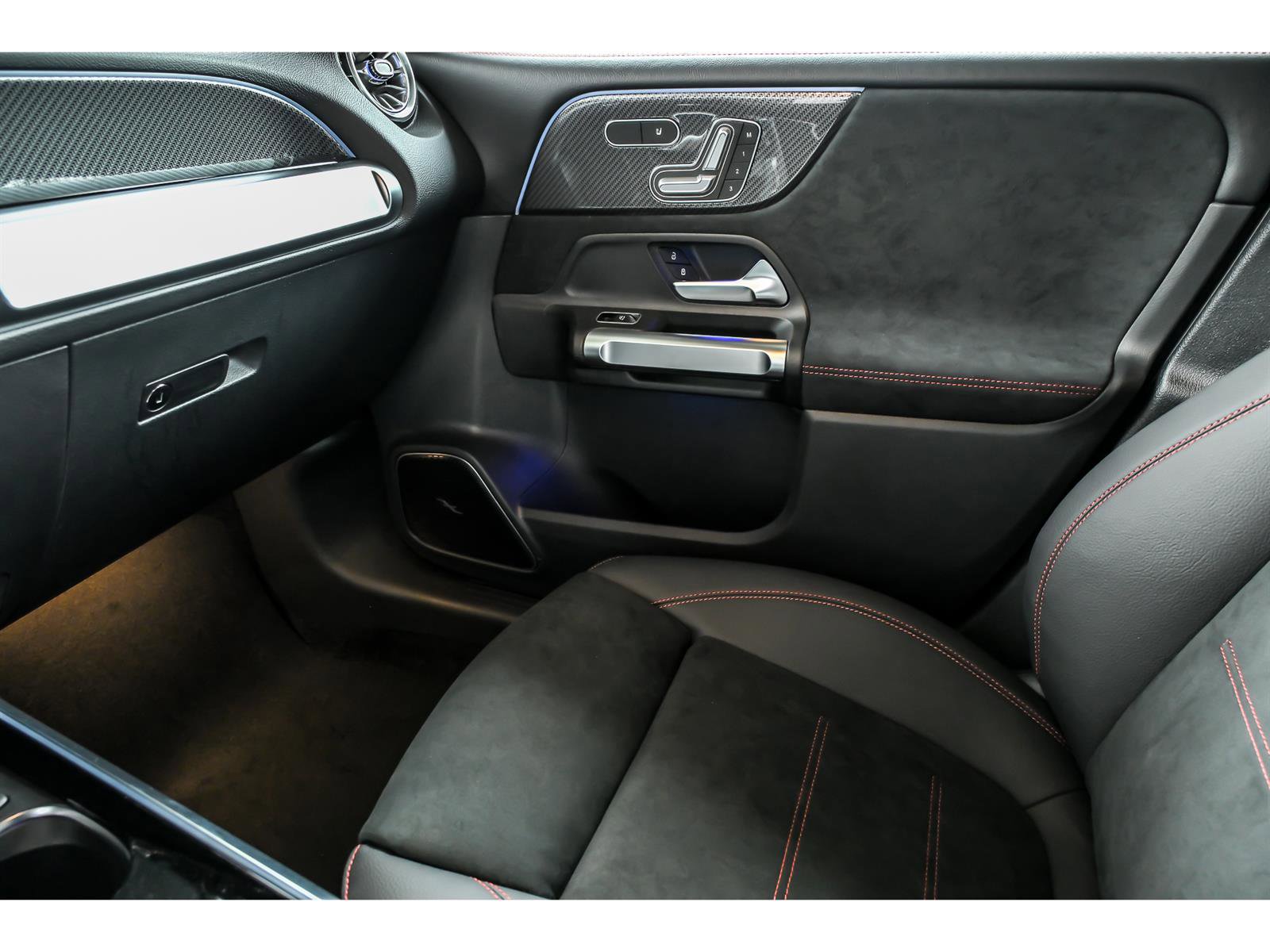 New 2026 Mercedes-Benz GLB 35 AMG 4MATIC image 18