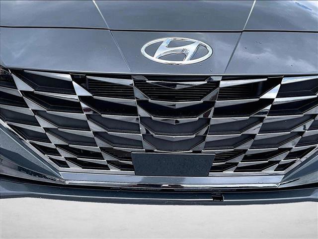 Used 2023 Hyundai Elantra Limited image 30