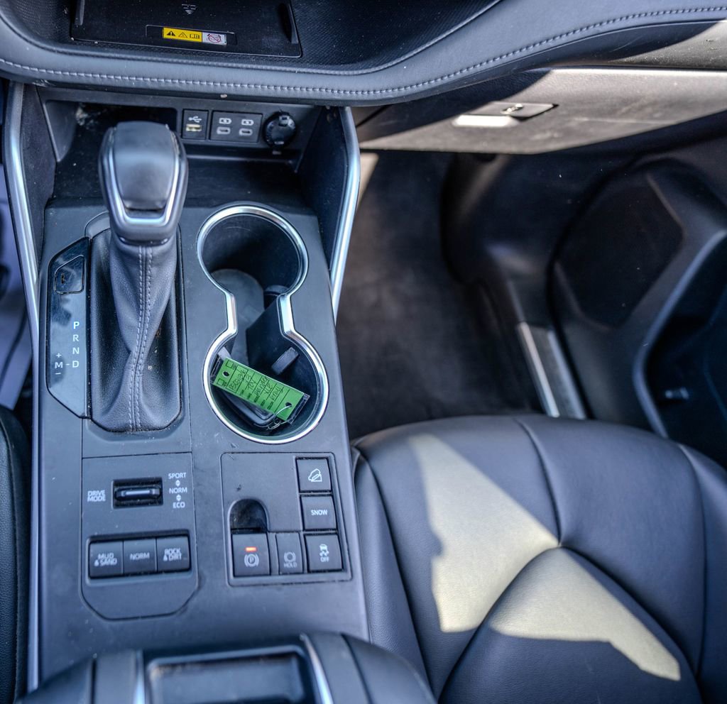 Used 2023 Toyota Highlander XLE image 15