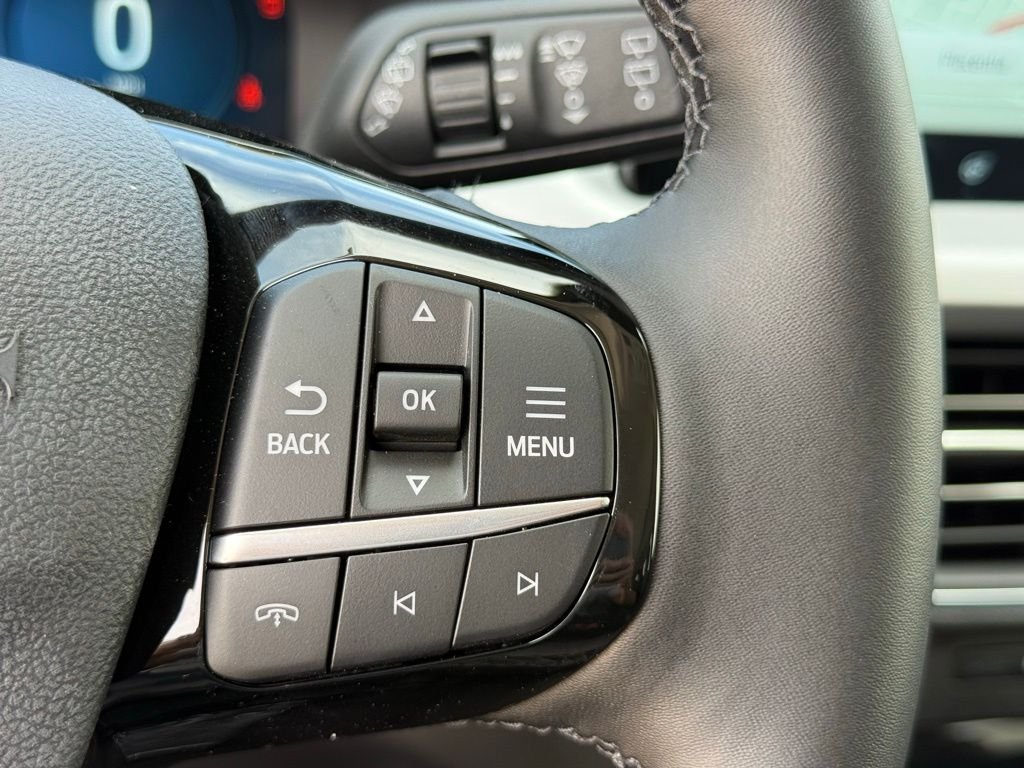 New 2024 Ford Escape SE w/ PHEV Premium Package FWD image 11
