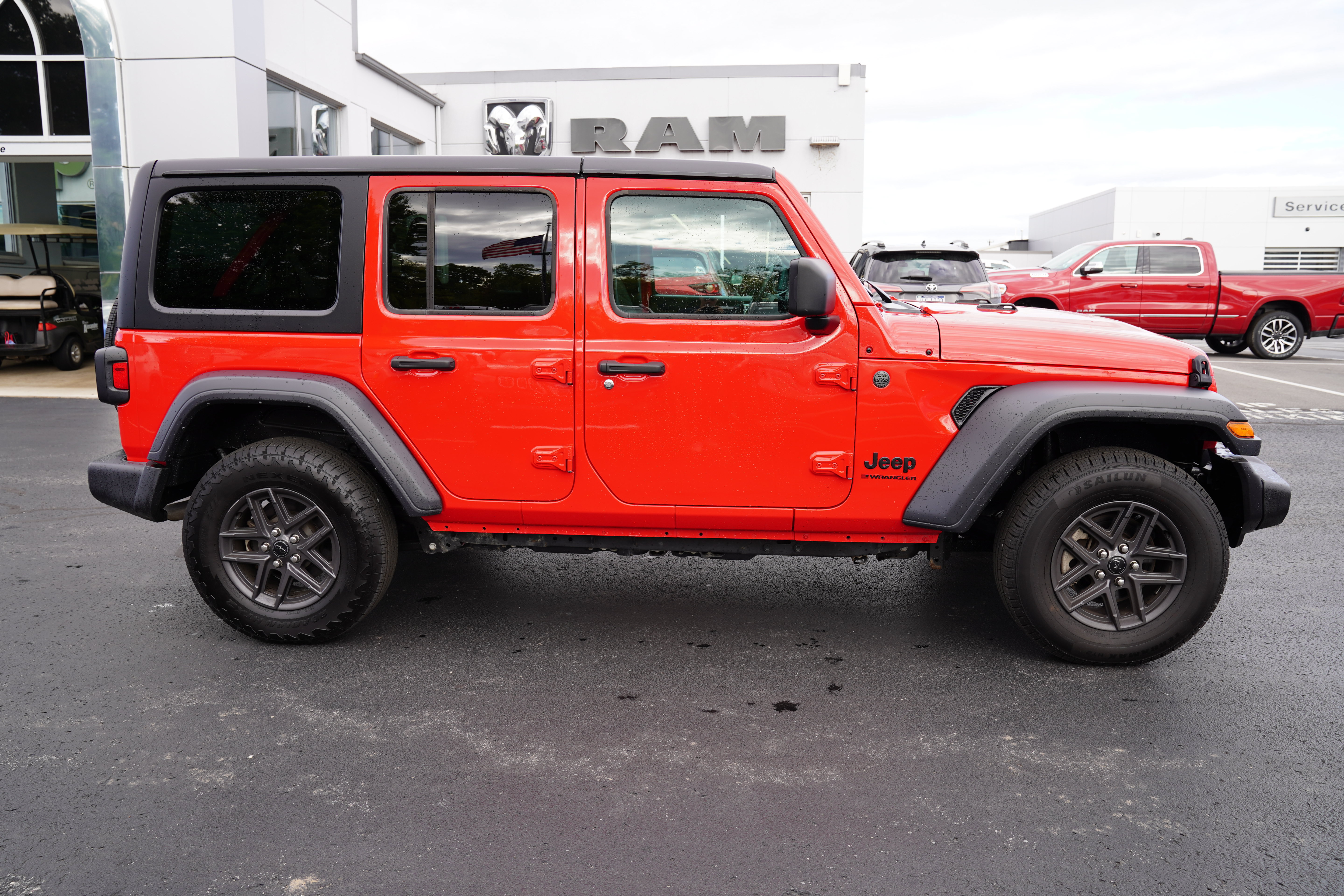 Used 2024 Jeep Wrangler Unlimited Sport AWD/4WD image 2