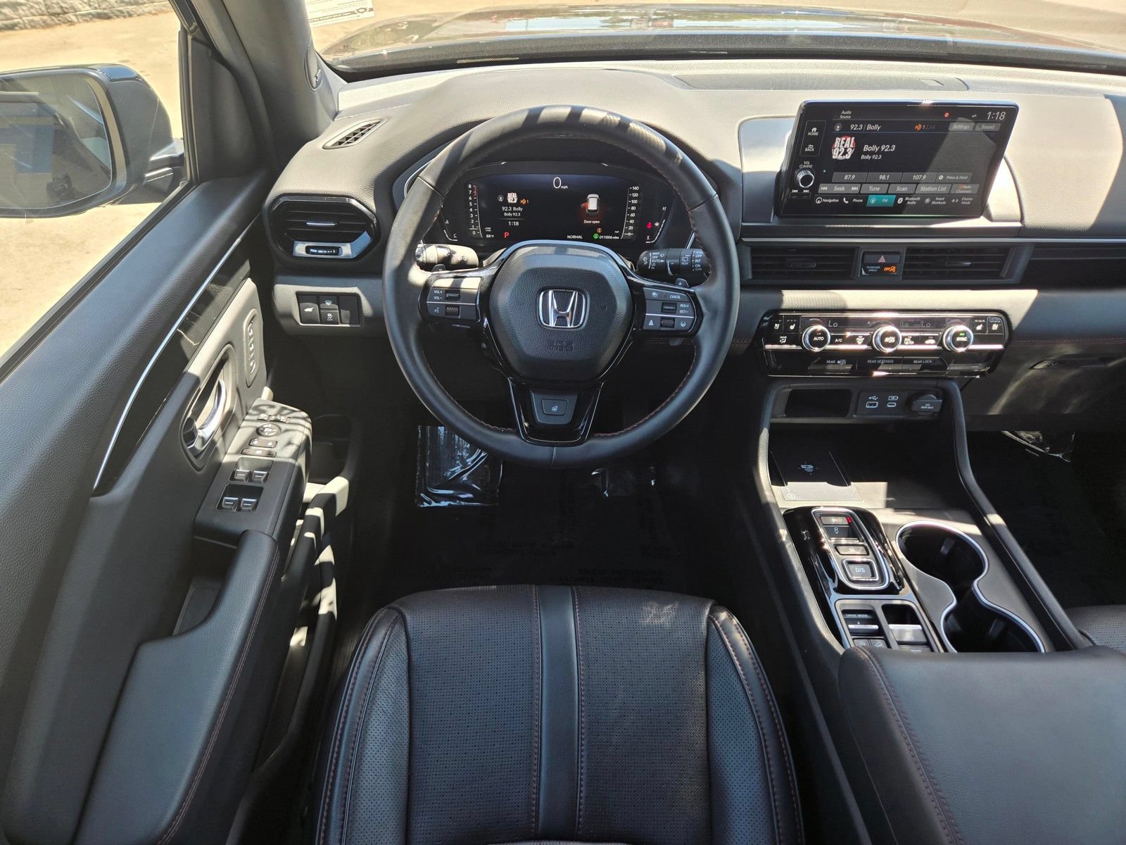Certified 2025 Honda Pilot Black Edition image 17